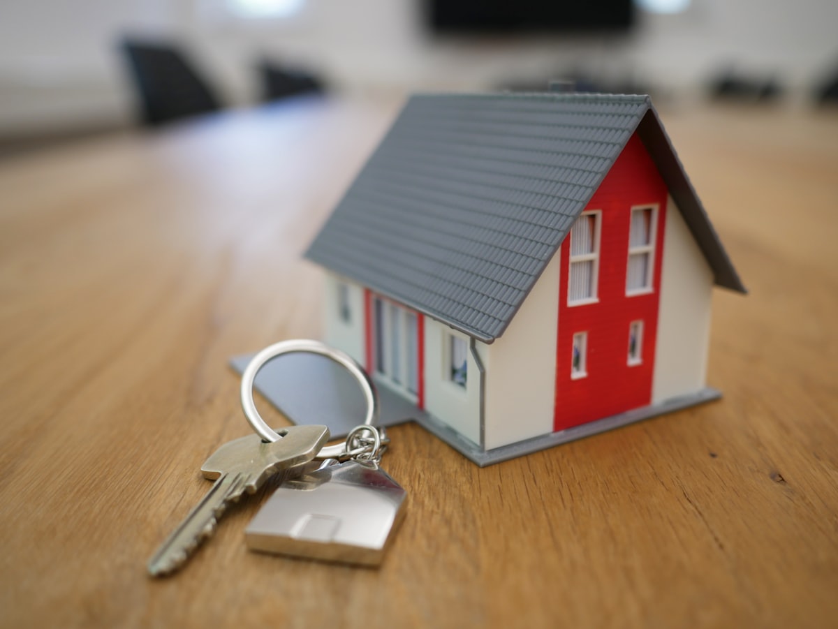 Handing over house keys in a real estate deal